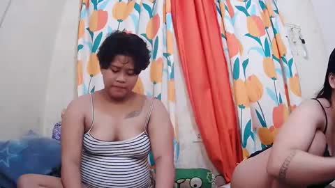 Lyn and lea online show from January 23, 11:37 pm