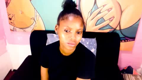Snapshot of tyrabangz chatting on March 4, 4:49 am Tyra online show from March 4, 4:49 am