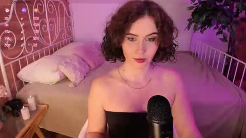 Una  online show from July 15, 8:46 pm