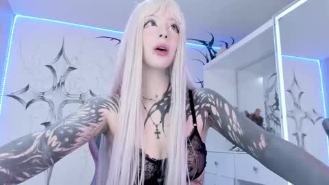 Snapshot of unachimbaherida chatting on February 18, 3:21 am Elle Danielle online show from February 18, 3:21 am