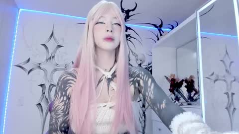 Snapshot of unachimbaherida chatting on February 23, 3:18 am Elle Danielle online show from February 23, 3:18 am