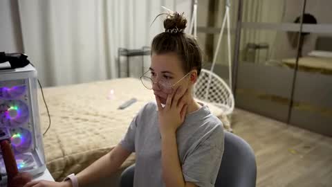 unarks online show from November 4, 5:40 pm