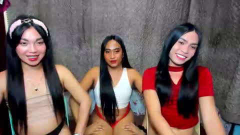 Snapshot of underratedgirlsx chatting on September 27, 5:20 pm NICOLEALEXA online show from September 27, 5:20 pm