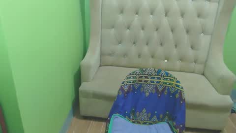 urhotmomzoey online show from April 6, 4:19 pm