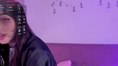 v1cky_ online show from December 15, 3:56 am