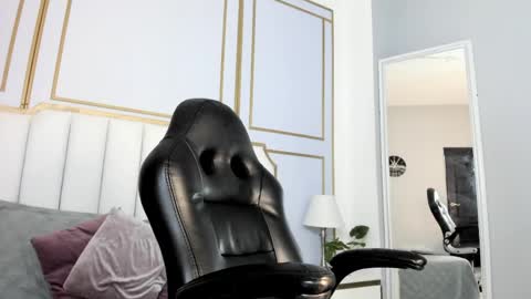 Vaioleth online show from May 29, 12:25 pm