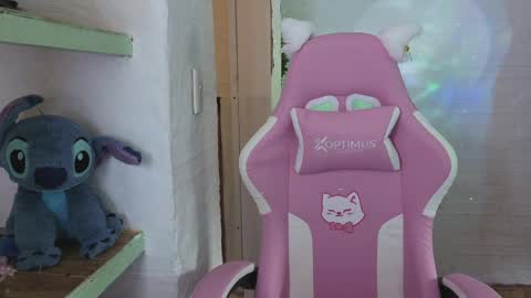 Val online show from April 7, 9:39 pm