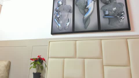 Valen White online show from January 6, 7:35 pm