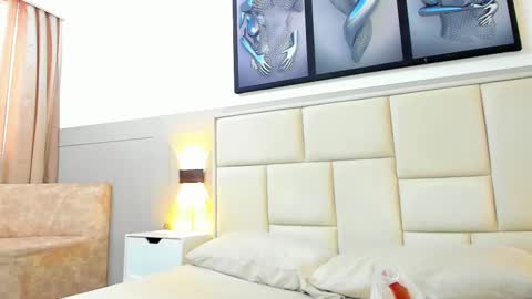 Valen White online show from March 8, 7:29 pm