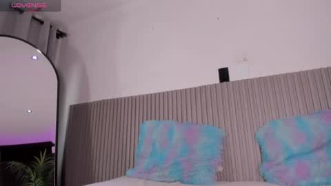 Valentina online show from April 14, 7:25 pm