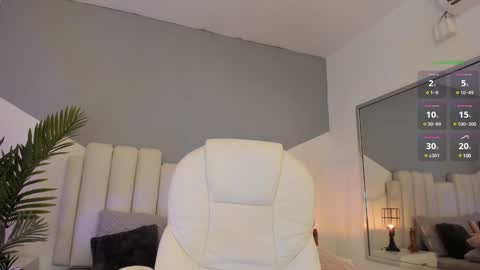 Snapshot of valentina_m17 chatting on December 19, 1:07 am VALENTINA online show from December 19, 1:07 am
