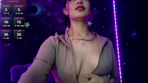 valentinarojass_ online show from April 13, 5:58 pm