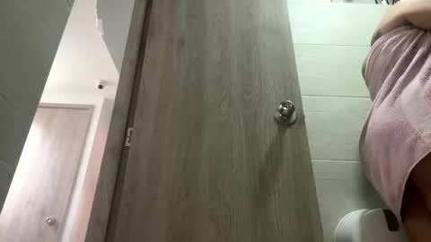   online show from December 3, 1:32 pm