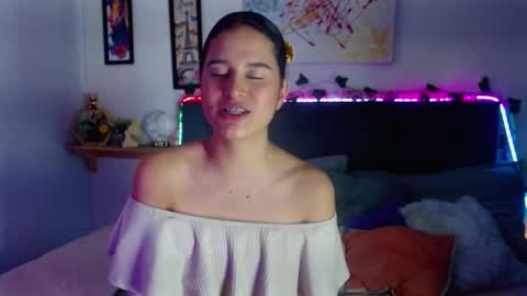 V A L E N T I N I online show from November 25, 7:36 pm