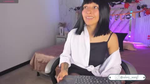 Val online show from October 31, 12:20 pm