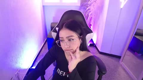 vallolett__ online show from November 29, 11:09 pm