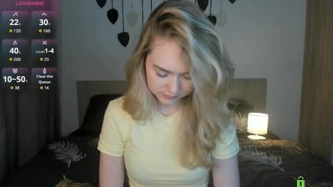 Snapshot of vanessa_maes chatting on October 23, 6:36 pm Vanessa Maes online show from October 23, 6:36 pm