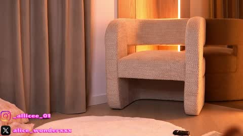 Vanessa Simon online show from April 4, 6:23 am