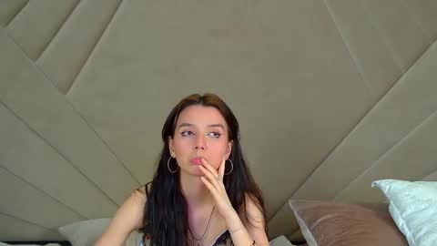 vanessavien online show from February 26, 2:41 am