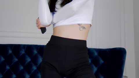 vanessavien online show from March 2, 2:40 am