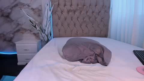 VanillaFlo online show from January 19, 6:42 am