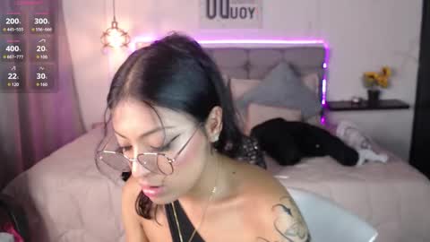Snapshot of vannesweet_ chatting on December 15, 9:09 pm vane online show from December 15, 9:09 pm