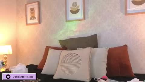 Vee Simons online show from February 5, 8:34 pm