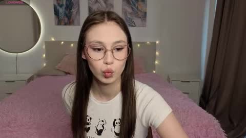 velveetaa online show from March 31, 9:09 am