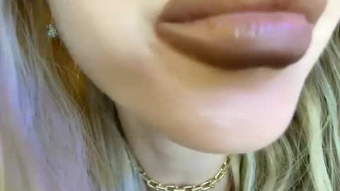 Uma online show from May 13, 8:36 pm