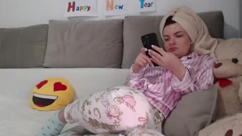 velvetmoon123 online show from February 8, 9:46 am