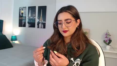 Snapshot of venus_steffen chatting on September 12, 12:34 pm Mia online show from September 12, 12:34 pm