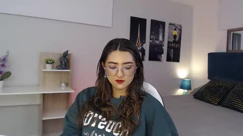 Snapshot of venus_steffen chatting on October 8, 12:53 pm Mia online show from October 8, 12:53 pm