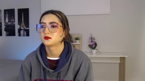 Snapshot of venus_steffen chatting on September 17, 12:36 pm Mia online show from September 17, 12:36 pm