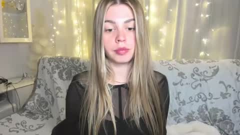 Lolitalolz online show from February 5, 9:40 pm