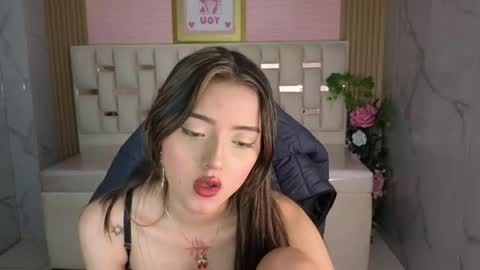 veronicaa_s online show from May 5, 8:34 pm