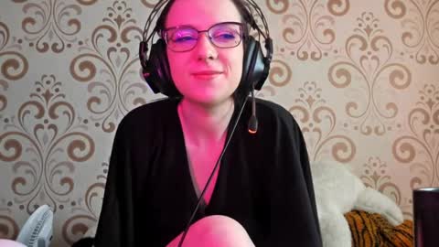 versieskains online show from March 23, 9:37 am