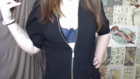 veryveryvery_shy online show from March 11, 8:40 am