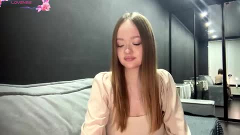 Esta online show from January 16, 3:08 pm