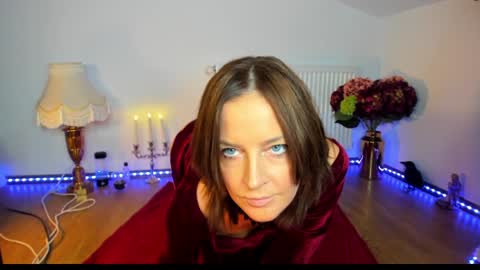 ViciousQueenu can call me Laura online show from November 5, 5:18 pm