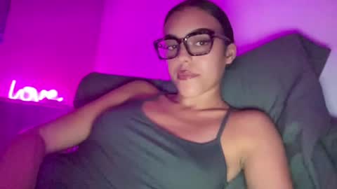 Snapshot of vickyyyx chatting on February 15, 4:58 am Goddess Victory online show from February 15, 4:58 am