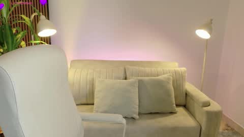 victoria online show from March 19, 2:10 pm