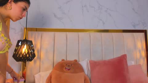  Victoria Lozano  online show from February 1, 1:51 pm