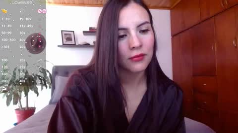 VICTORIA MARTELO online show from November 11, 4:15 pm