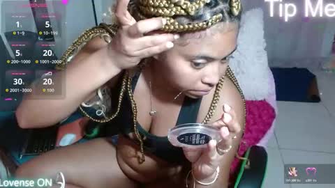 Snapshot of victoria_miler chatting on October 28, 11:53 pm VICKY online show from October 28, 11:53 pm