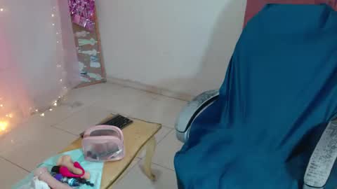 Snapshot of victoria_miler chatting on March 8, 10:24 pm VICKY online show from March 8, 10:24 pm