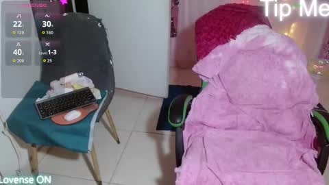 Snapshot of victoria_miler chatting on October 12, 10:23 pm VICKY online show from October 12, 10:23 pm