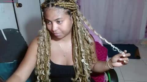 Snapshot of victoria_miler chatting on October 27, 11:32 pm VICKY online show from October 27, 11:32 pm