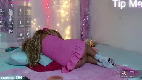 Snapshot of victoria_miler chatting on November 1, 1:21 am VICKY online show from November 1, 1:21 am