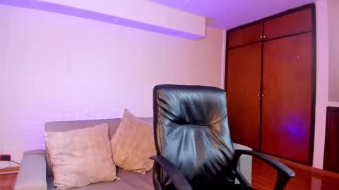 Snapshot of victoria_mooree chatting on March 3, 9:01 pm Victoria Everyday From 1400 to 2130 Col Time online show from March 3, 9:01 pm