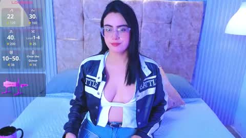 Victoria Andrade online show from March 21, 1:05 pm